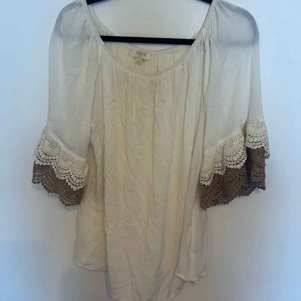 Umgee gauze white top with lace sleeve detail